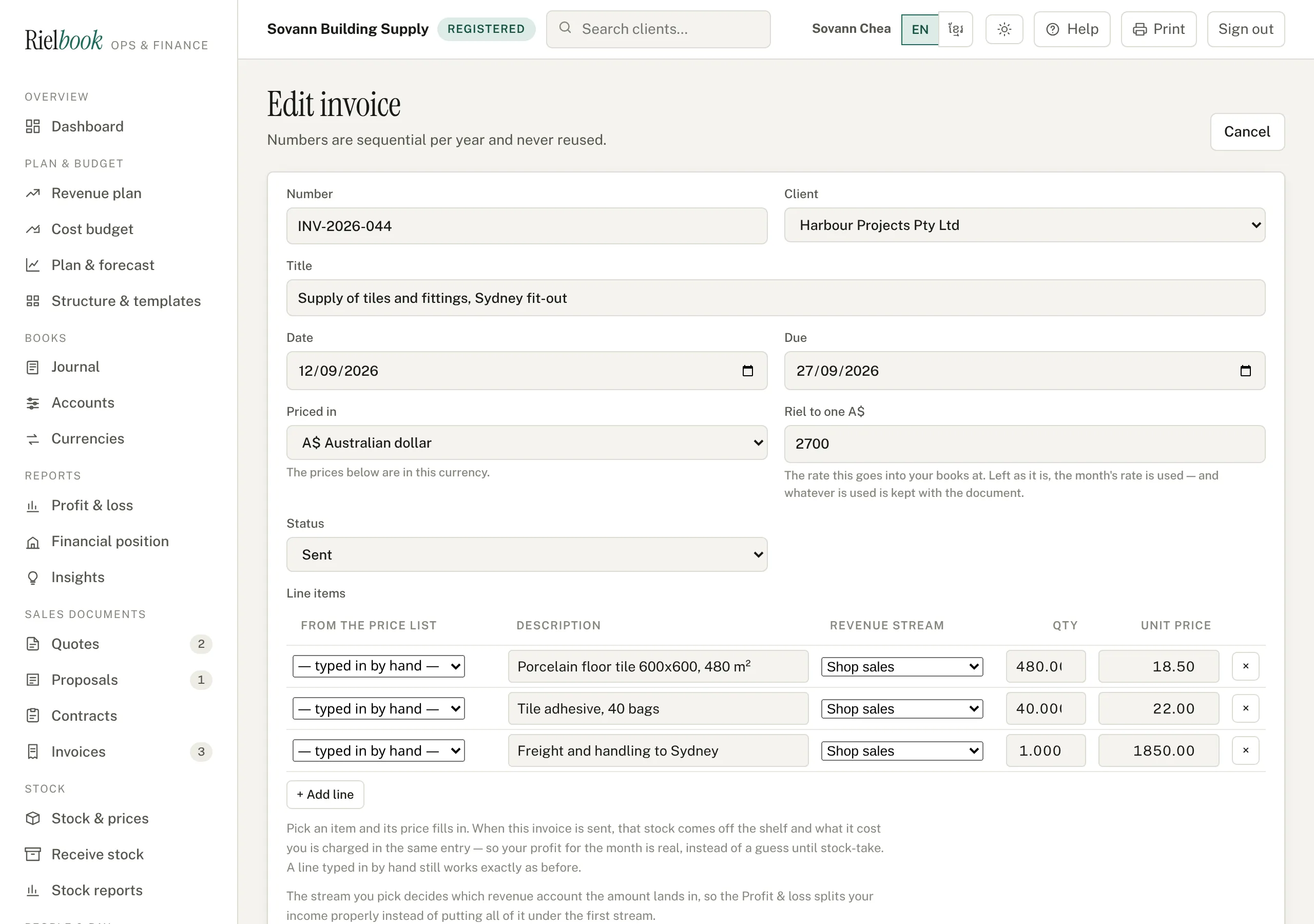 The invoice form with Priced in set to Australian dollar